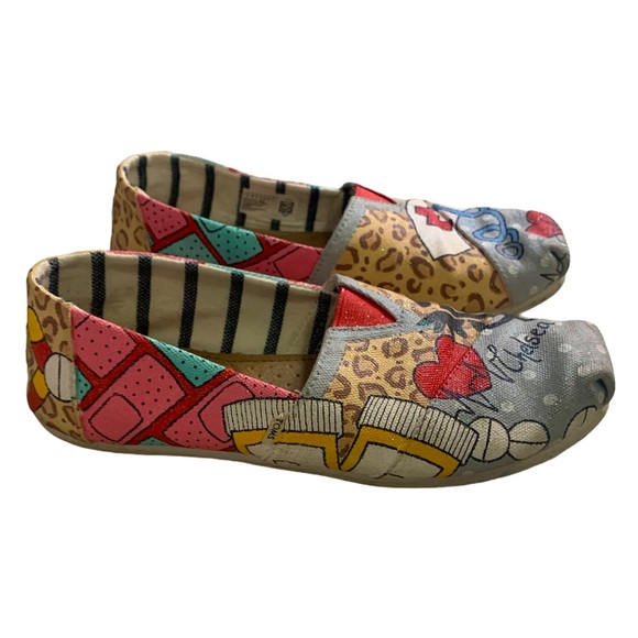 TOMS Women’s Custom Handpainted ‘Nurse Chelsea’ Slip On Loafer Flats EUC - Picture 2 of 8